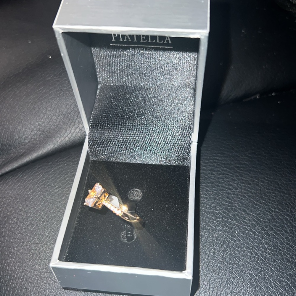 Size 7 gold plated CZ ring - Picture 5 of 6